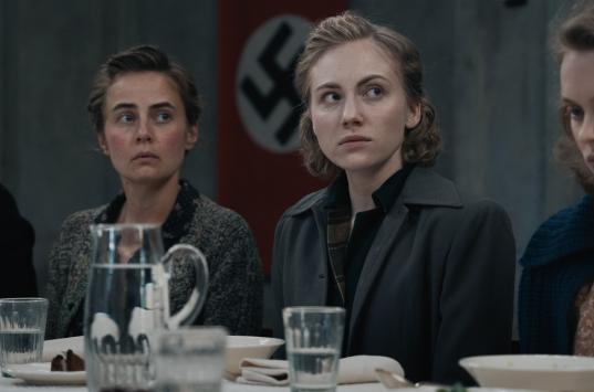 תמונה מהסרט אל שולחנו של הזאב