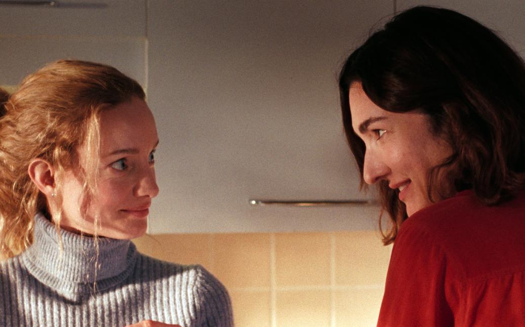 תמונה מהסרט בגידות קטנות