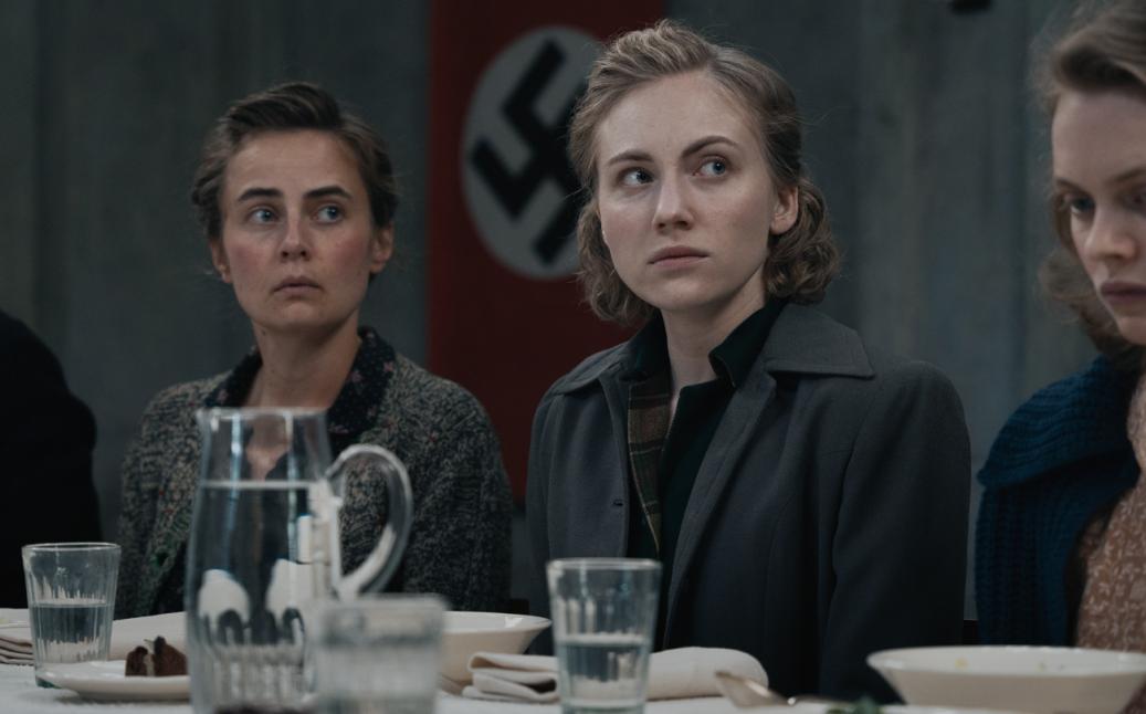 תמונה מהסרט אל שולחנו של הזאב